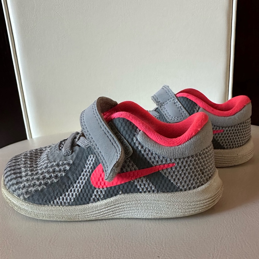 NIKE Toddler Sneakers Sz 6C